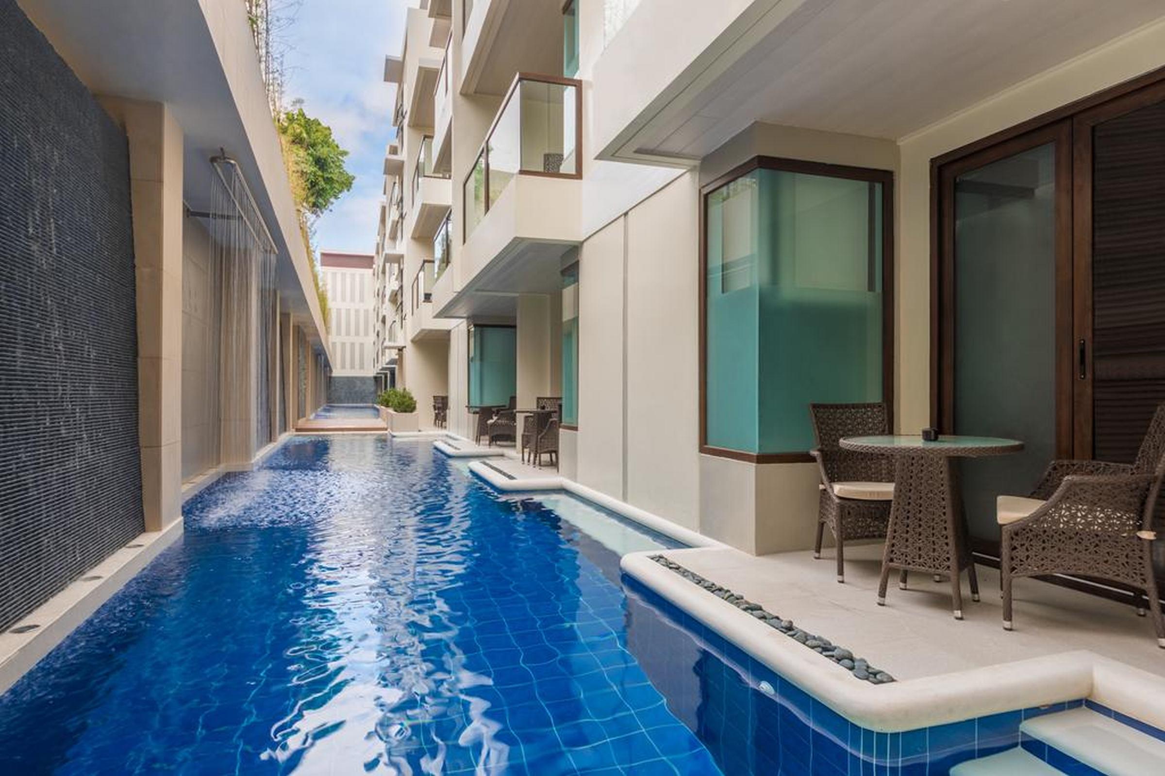 Henann Prime Beach Resort Balabag  Esterno foto Swim-up rooms at the Hard Rock Hotel
