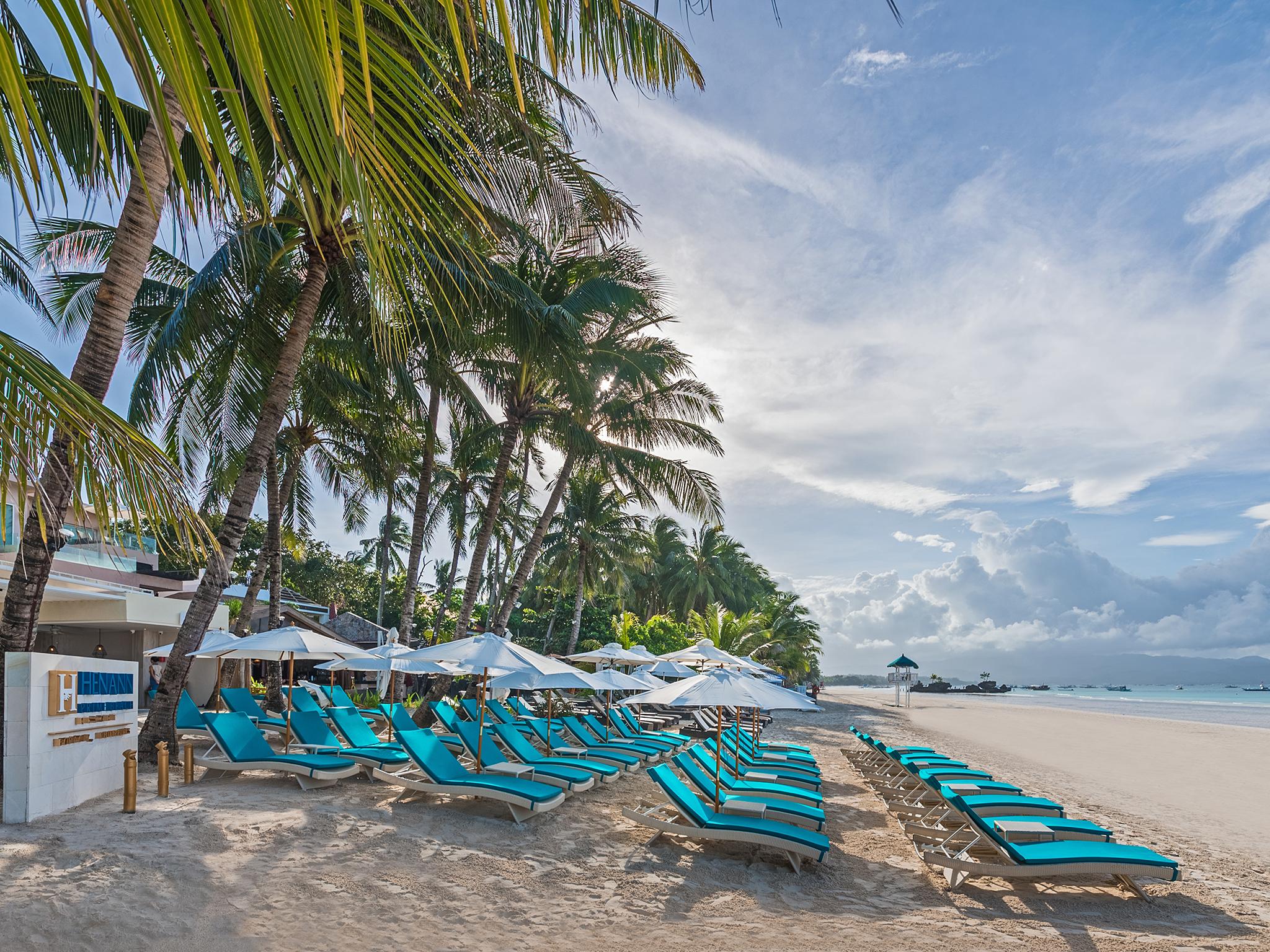 Henann Prime Beach Resort Balabag  Esterno foto Beach at the Shangri-La Resort